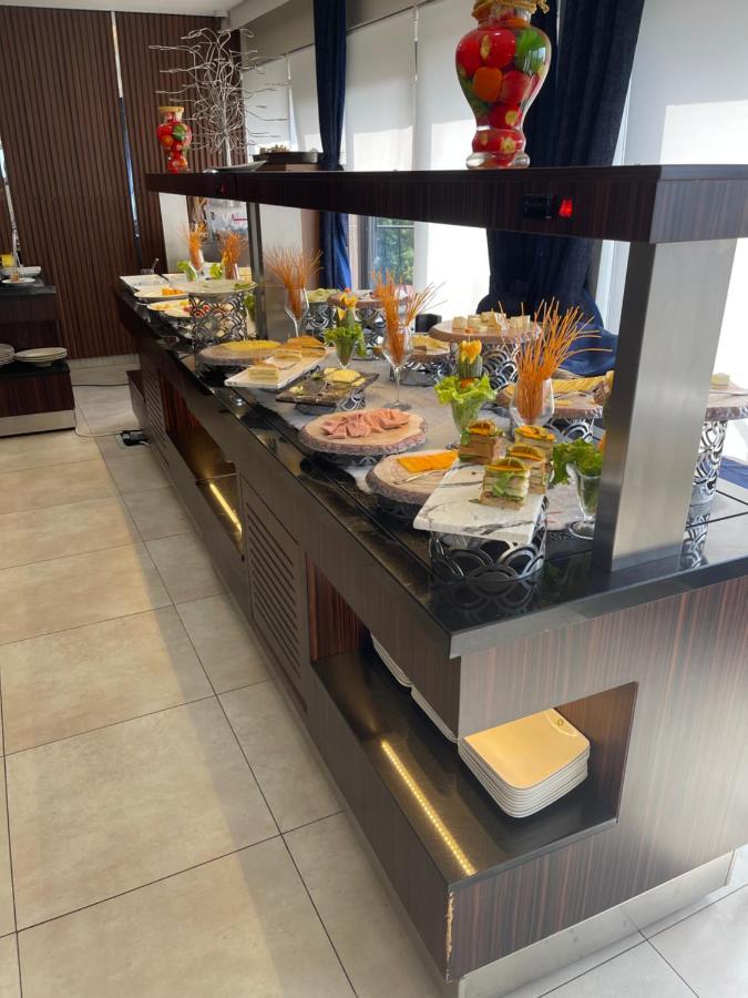 Souare Premium Hotel Conakry Exteriör bild