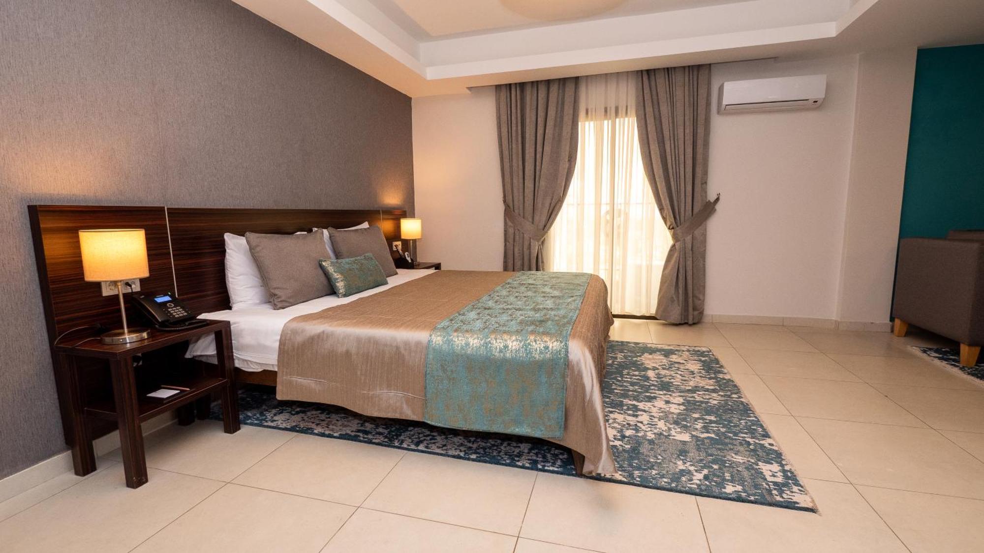 Souare Premium Hotel Conakry Exteriör bild
